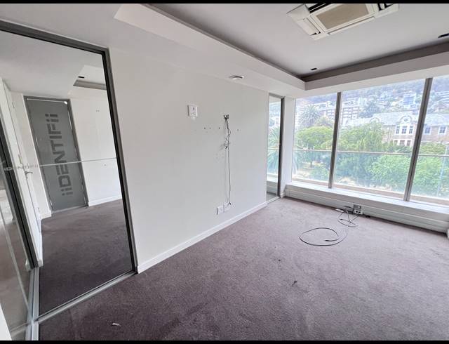 136M² OFFICE TO LET IN SEA POINT